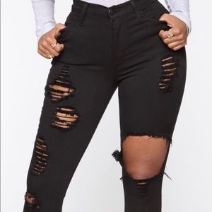 Black FashionNova skinny jeans
